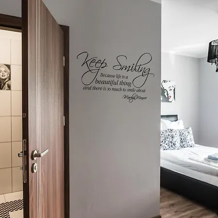 Bed & Breakfast Jeziorki 71 *