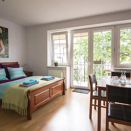 Couette-café Jeziorki 3*