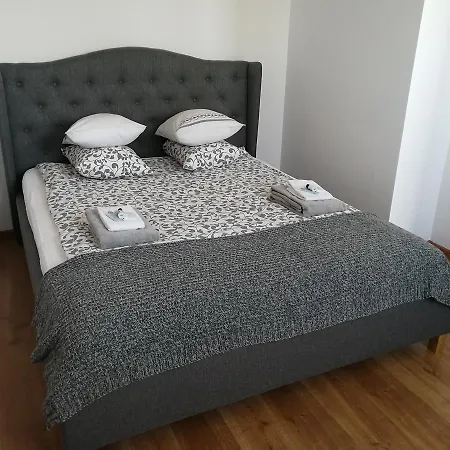 Jeziorki 3*