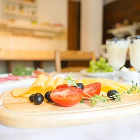 Couette-café Jeziorki 3*